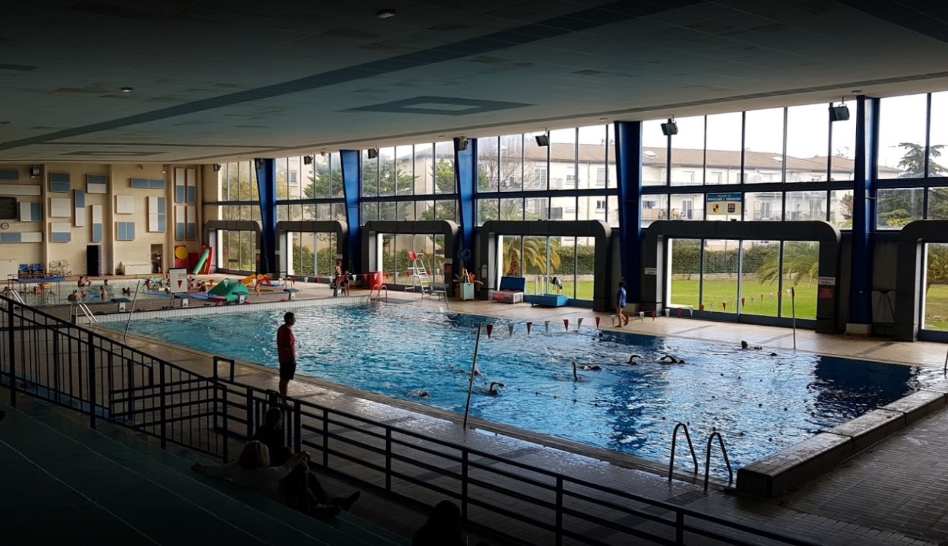 Photo de l'intérieur de la piscine municipale de Beaucaire